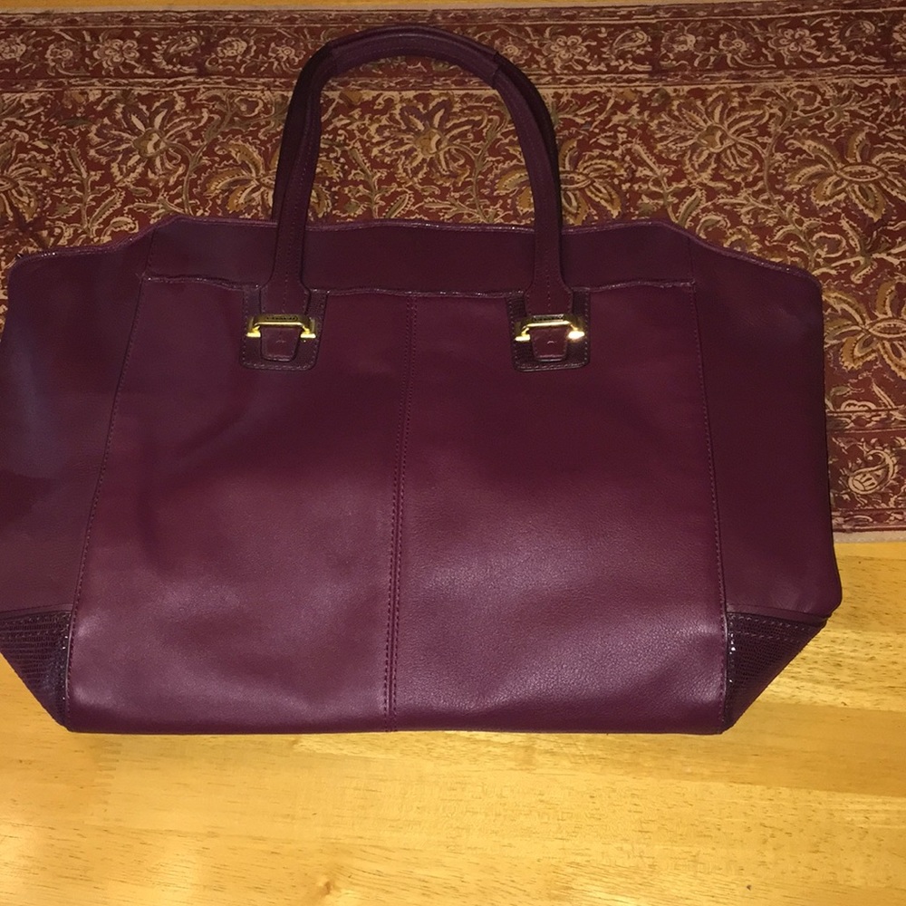 Gorgeous Burgundy Tote - Picture 2 of 8